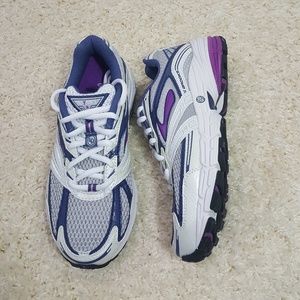 Brooks Defyance 3 womens size 5.5